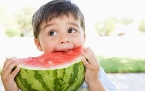 吃瓜群众一起吃西瓜,吃瓜群众共赴西瓜盛宴